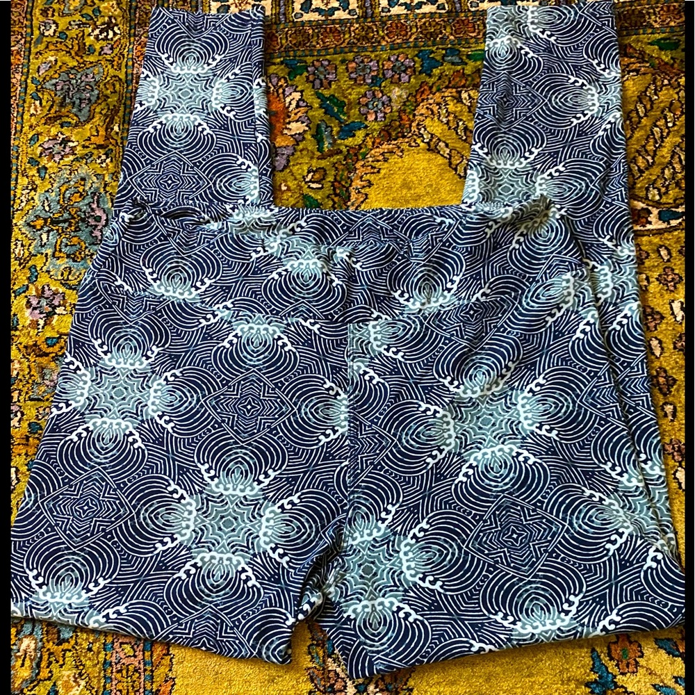 Blue LuLaRoe leggings size Tall & Curvy